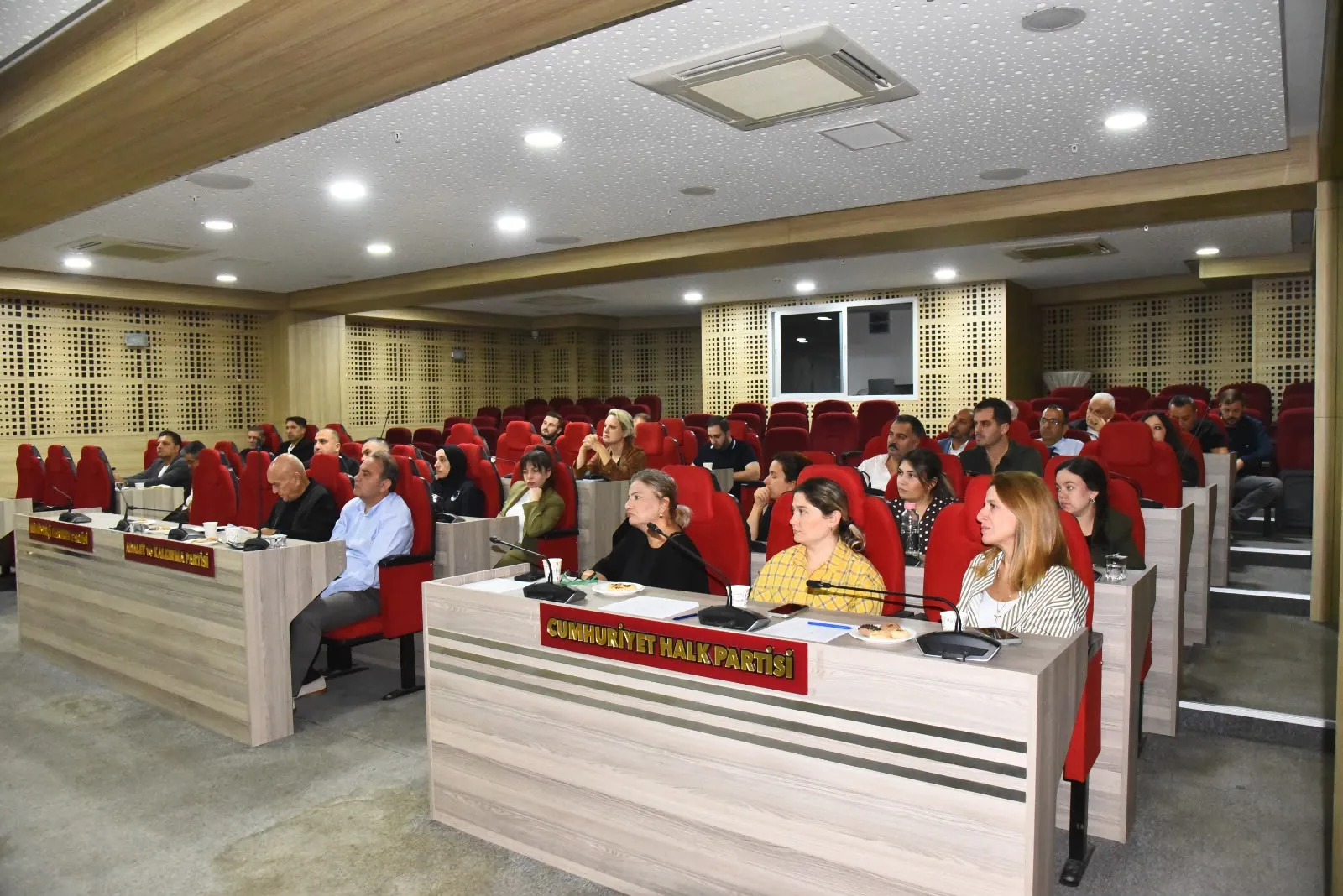 Vergi Risk Yönetimi ve İnceleme Süreçleri eğitimini izleyen Menemen Belediyesi yöneticileri